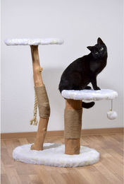 dobar Design Kratzbaum Holly aus FSC-zertifiziertem Naturholz mit Jute und Plüschbezug in Weiß 60 x 40 x 86 cm – Bild 1 von 8