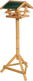 Produktbild von Dobar Vogelhaus aus massivem Holz mit grünem Bitumenschindel-Dach und Ständer