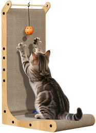 Dogat L-förmiges Katzen Kratzbrett mit Spielkugel aus Pappe in Braun zur Wandmontage 68cm – Bild 1 von 2
