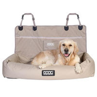 Produktbild von DOOG Autositz für Hunde in Sand Beige aus wasserabweisendem Oxford-Gewebe Größe L 100 x 40 cm