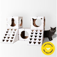 Produktbild von DoPetMe Katzenhaus The Superior Castle mit Kratzbrett aus Pappe in Weiß
