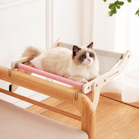 Produktbild von Dripio Katzen-Fensterplatz mit Holz-Sitzstange und Hängematte in Rosa bis 18 kg