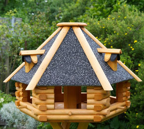 Produktbild von DSH DEKO SHOP HANNUSCH XXL Luxus Vogelhaus aus Holz in Braun mit Solarbeleuchtung oder Ständer