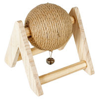 Produktbild von Duvo+ Kratzball aus Sisal mit Holzständer für Kaninchen und Meerschweinchen