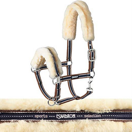 Produktbild von Eskadron Halfter mit Lammfell und Dornschnalle
