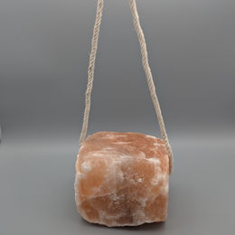 Produktbild von Excellent Horse Salzstein Himalaya (mit Seil) - 2 - 3 kg