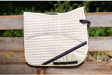 Edix Saddles DR Dressurpad für Pferde aus Velours in Beige oder Weiß Größe S – Bild 1 von 1