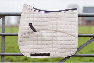 Produktbild von Edix Saddles Satteldecke DR Aqua für Pferde aus Filz in Beige und Weiß Größe M