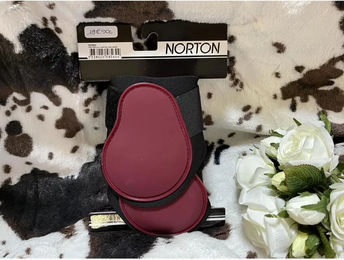 EKKIA Norton Fetlock Boots für Pferde in Burgunderrot – Bild 1 von 2
