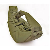 Produktbild von Elite Puppy Tiertransporttasche Alinco Market Crossbody Tragetasche für Welpen und kleine Haustiere bis 6 kg aus wasserabweisendem Nylon in Grün mit Sherpa Futter