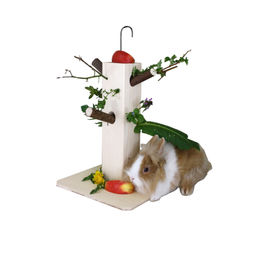 Produktbild von Elmato Knabberbaum Rübli Spieß aus Holz für Kaninchen und Meerschweinchen 31cm