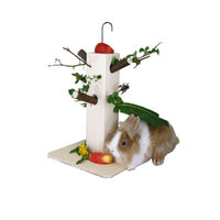 Produktbild von Elmato Knabberbaum Rübli Spieß aus Holz für Kaninchen und Meerschweinchen 31cm