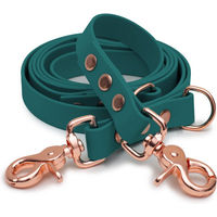 Produktbild von Emmy & Pepe Biothaneleine Waldgrün 16mm 2.50m mit schwarzem Sicherheitskarabiner