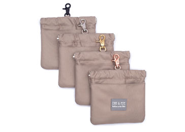Produktbild von Emmy & Pepe Futterbeutel Wau-Pocket in Taupe und Silber mit Metallverschluss
