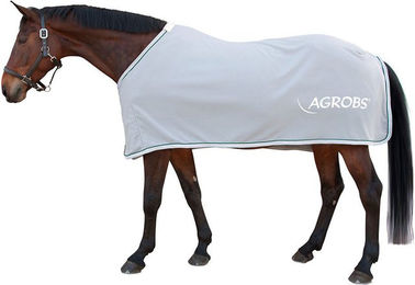 Produktbild von EQuest Abschwitzdecke für Pferde aus Fleece mit Agrobs Logo in Grau Weiß Grün