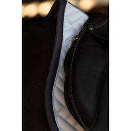 Equestrian Stockholm Dressurschabracke Modern Weiß Dunkelviolett aus Polyester – Bild 1 von 4