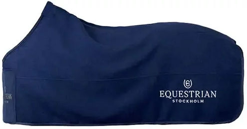 Produktbild von Equestrian Stockholm Fleecedecke für Pferde in Blau und Weiß