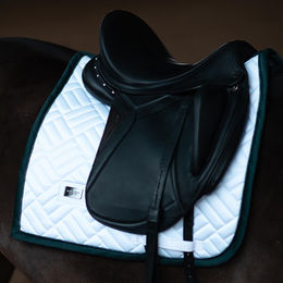 Equestrian Stockholm Schabracke Dressur Modern White Dramatic Monday Weiß Polyester – Bild 1 von 3