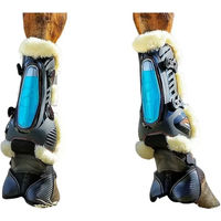 Produktbild von eQuick eShock Overreach Fluffy Gamasche für Pferde mit Kunstfell Schwarz Größe M