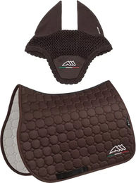 Produktbild von Equiline Eqflaggy Sattelunterlage und Ohrhaube Set aus Baumwolle in Braun