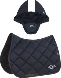 Produktbild von Equiline Sattelunterlage und Ohrenmütze Set mit Tri-Farben Rombo Logo in Schwarz