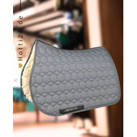 Produktbild von Equiline Springschabracke Laidback mit Lammfell in Grau