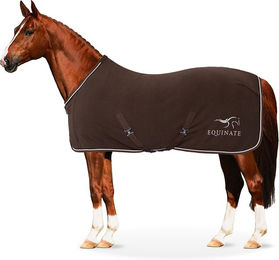 Equinate Abschwitzdecke Arizona aus Polarfleece mit Kreuzbegurtung und Zierkordeln Braun 125cm – Bild 1 von 3