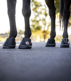 Equine Fusion Active Hufschuhe für Pferde aus Gummi in Schwarz – Bild 1 von 13