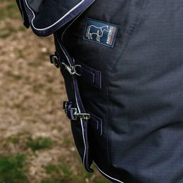 Equithème Anatomic Outdoor-Pferdedecke aus 1200D Polyester in Blau – Bild 1 von 2
