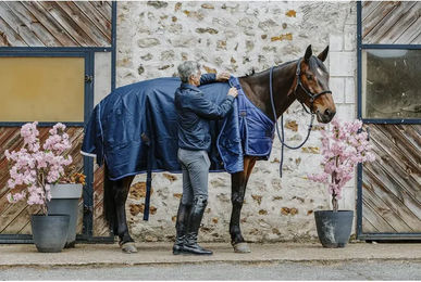 Produktbild von Equithème Classic Unterdecke für Pferde aus Nylon in Blau