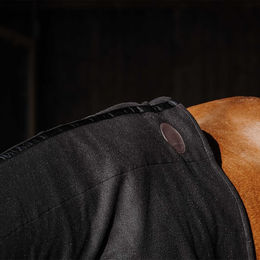 Equithème Fleece-Pferdedecke mit Nackenschutz Polar in Schwarz für Vollblut – Bild 1 von 2