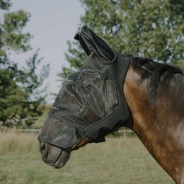Produktbild von Equithème Fliegenmaske mit UV-Schutz und Nasenschutz aus Mesh in Schwarz Größe L