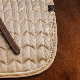 Equithème Schabracke Excellence Satteldecke für Warmblut Pferde aus Polyester – Bild 1 von 9