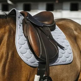 Equithème Schabracke Khadi Sattelunterlage für Ponys aus Polyester – Bild 1 von 4