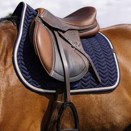 Equithème Softypop Springschabracke für Warmblut in Blau – Bild 1 von 2