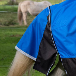 Equithème Tyrex 1200D Aisance Pferdedecke aus Polyester Blau/Schwarz – Bild 1 von 2
