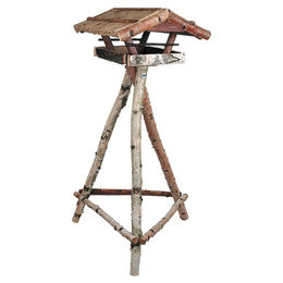 Erdtmanns Vogelhaus Rustikal aus Holz mit Birkenständer in Braun – Bild 1 von 1
