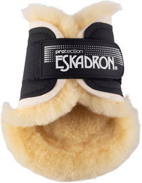 Eskadron Basics Protection Streichkappen mit Lammfell für Warmblut in Weiß und Natur – Bild 1 von 2