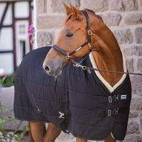 Produktbild von Eskadron Basics Stable Rug Pferdedecke aus Baumwolle mit Kunstfell
