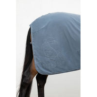 Produktbild von Eskadron Classic Sports 25 Denim Sommerdecke für Pferde aus Baumwolle Blau Silber XL