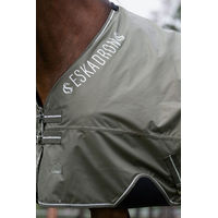 Produktbild von Eskadron Classic Sports 25 Waterproof Light Weidedecke für Pferde in Grün XL aus Oxford-Gewebe