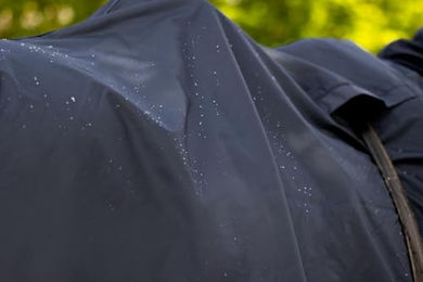 Eskadron Regendecke Zipneck Basics Turnier Regendecke für Pferde Blau Grösse M 135 cm – Bild 1 von 4