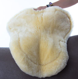 Produktbild von Euroriding Sattelkissen mit Lammfellrand in Naturweiß