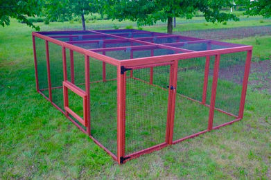 Produktbild von EZ Chicken Home Hühnerauslauf XL aus Holz in Rot mit 12,24 m² Fläche