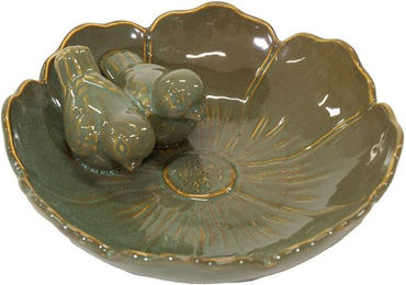 Produktbild von Fachhandel Plus Vogeltränke winterfest, Fleur, Ø 23 cm oder Ø 28 cm, mit 2 Deko-Vögeln, 5 Farben und 2 Größen zur Auswahl