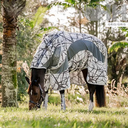 Produktbild von Fliegendecke mit Halsabdeckung für Pferde Amigo CamoFly