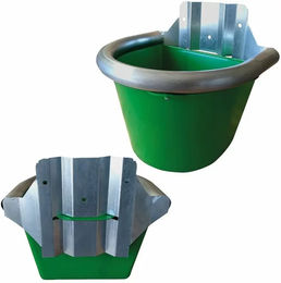 Produktbild von Futternapf Pferd mit verstärkten Wänden aus Eisen Tattini