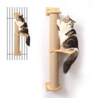 Produktbild von Famanu Kratzbaum für Katzen aus Holz und Kunststoff mit beige Hängematte für Junior Adult und Senior