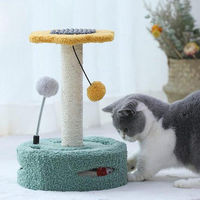 Produktbild von Famanu Kratzbaum in Blumenform mit Spielzeug und Sisal für Katzen