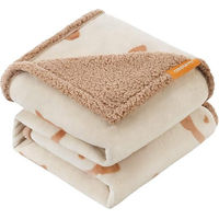 Produktbild von Feandrea Wasserdichte Sherpa-Fleece-Hundedecke für Hunde und Katzen, wendbarer Sofaschutz, XL, Beige, 152 x 127 cm